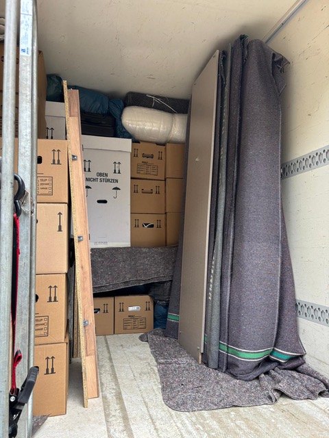 Transport – Umzugskartons und Möbel sicher verladen